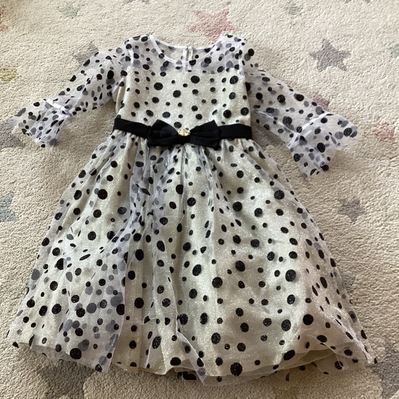 Pretty dress with a bow - Picture 3 of 4